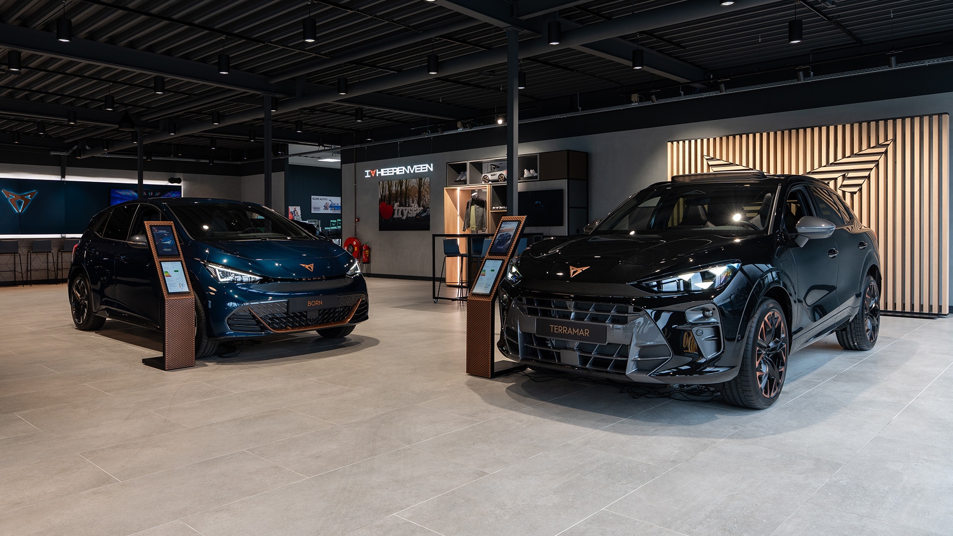 CUPRA Garage Heerenveen met daarin een CUPRA Born