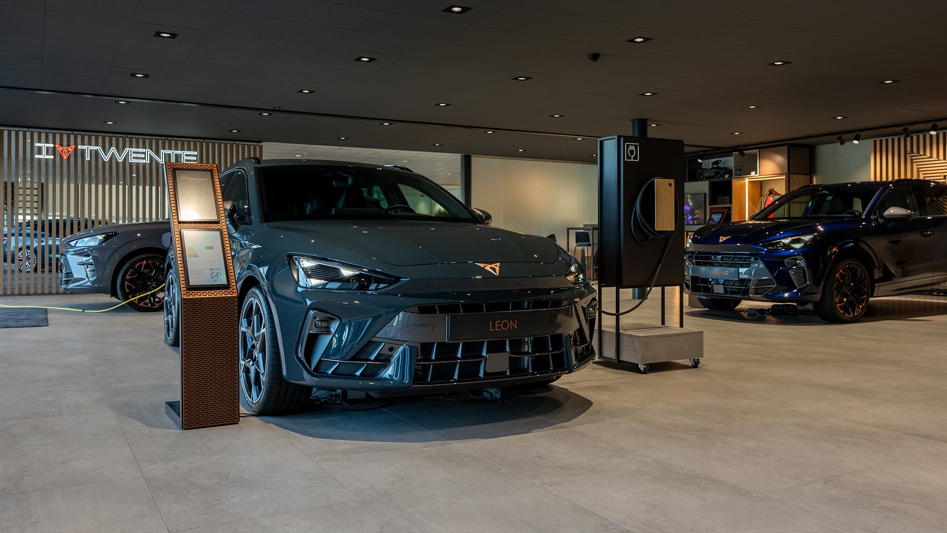 CUPRA Garage Hengelo met daarin een CUPRA Born