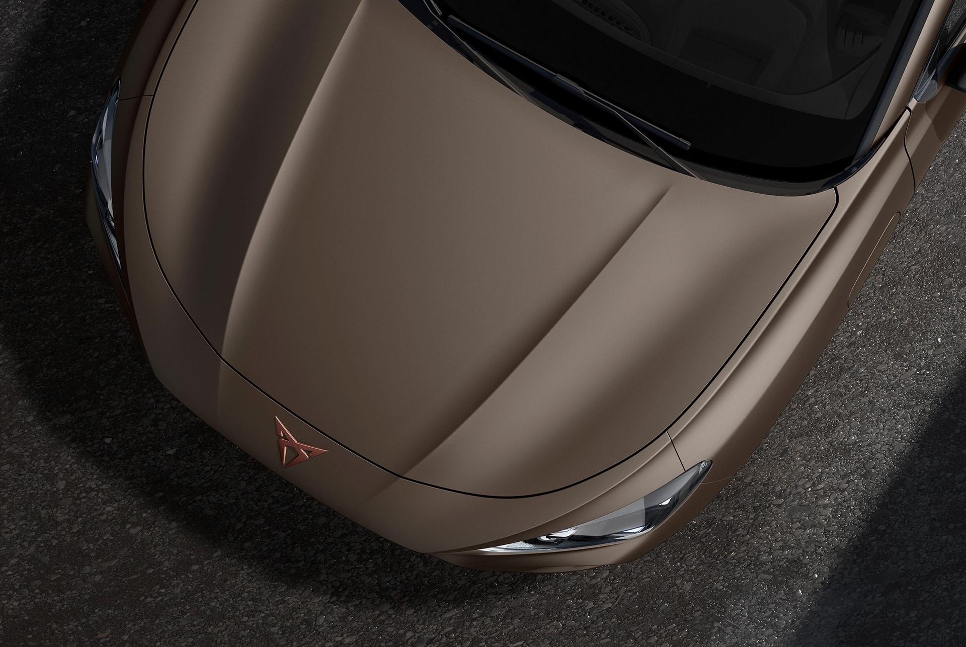 Century Bronze Matte lak op de motorkap van de CUPRA Terramar plug-in hybride SUV