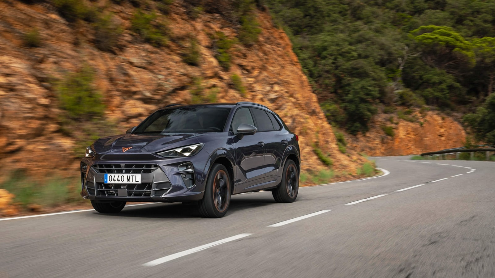 Panoramisch schuif- kanteldak in de nieuwe CUPRA Terramar plug-in hybride SUV