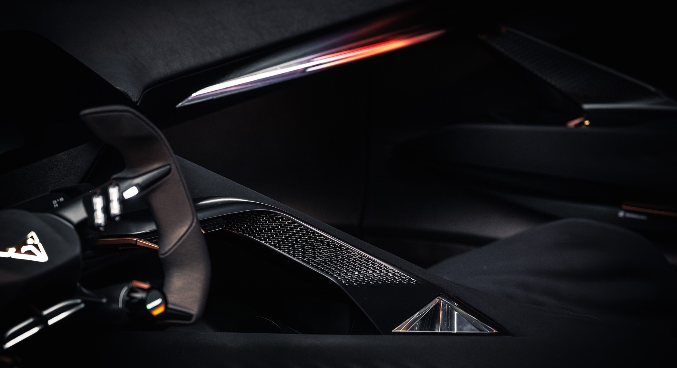 Het interieur van de CUPRA Tindaya showcar close-up van het verlichte dashboard aan de passagierskant