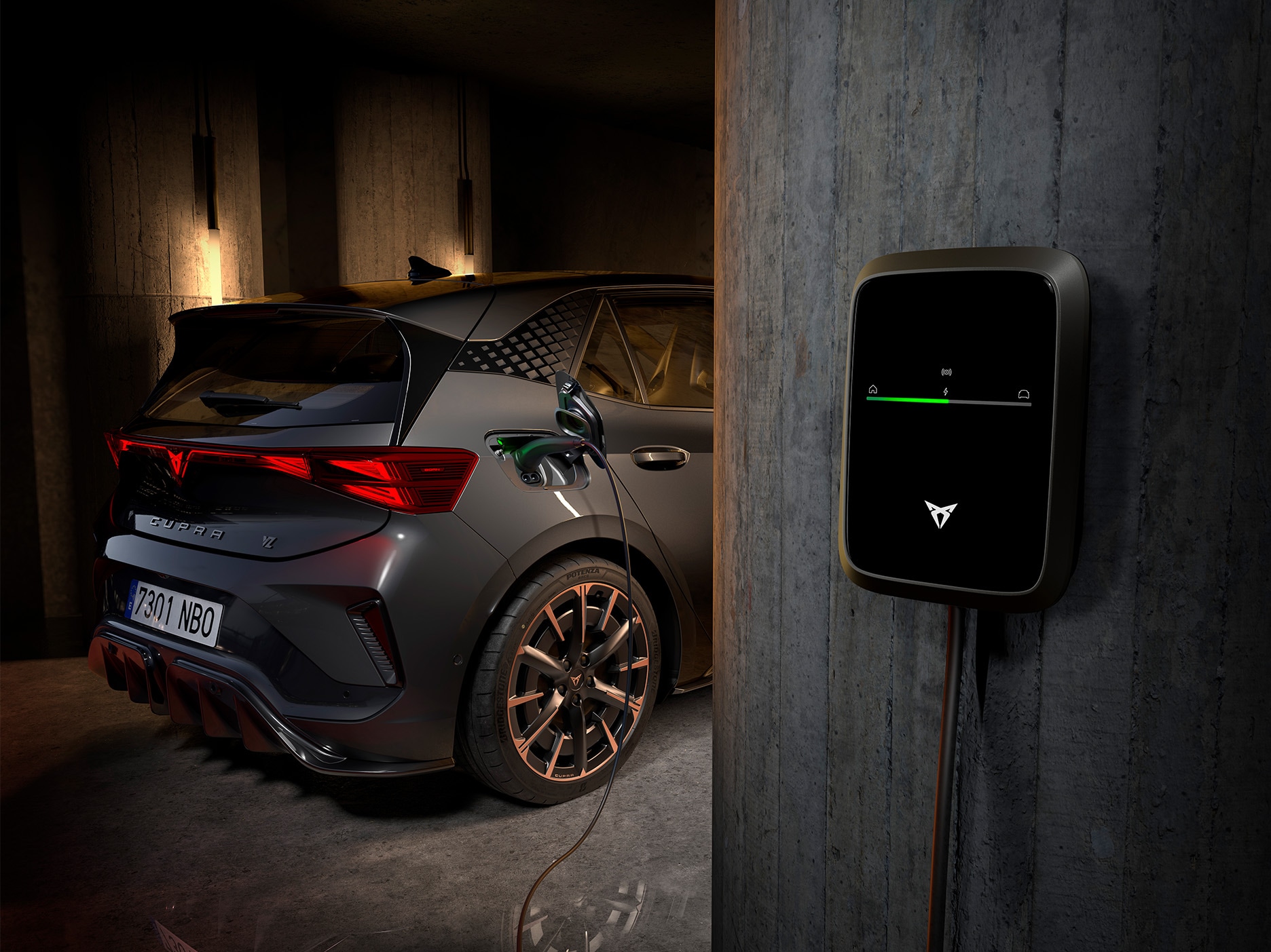 CUPRA Born aan laadpaal