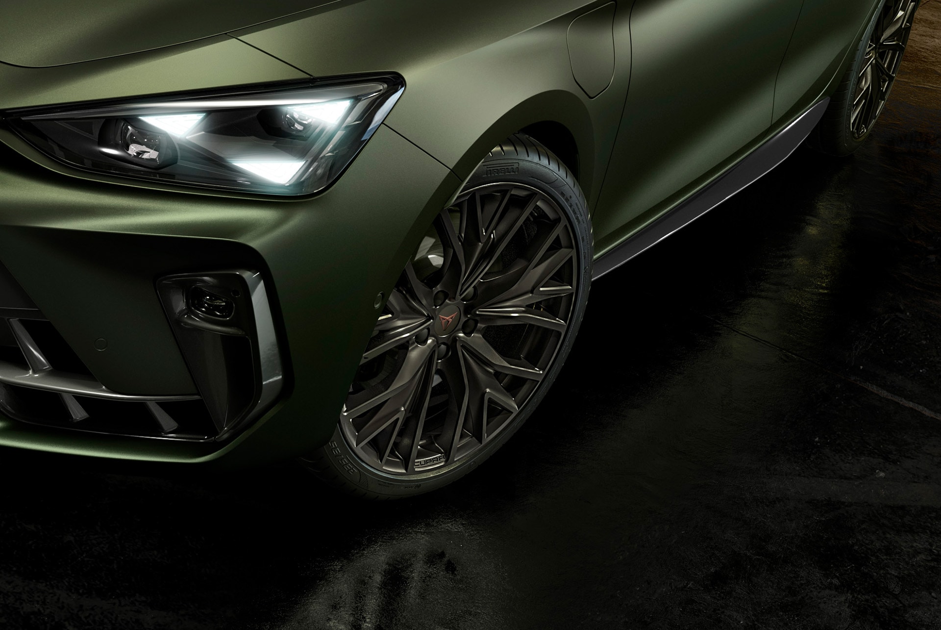 Close-up van de 19 inch 'Mistral' lichtmetalen velg van de CUPRA Leon Sportstourer Tribe Edition.